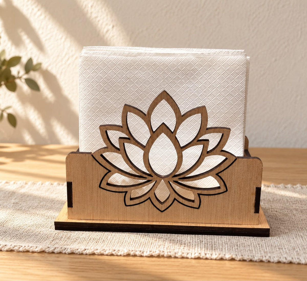 Servilletero de madera con flor de loto