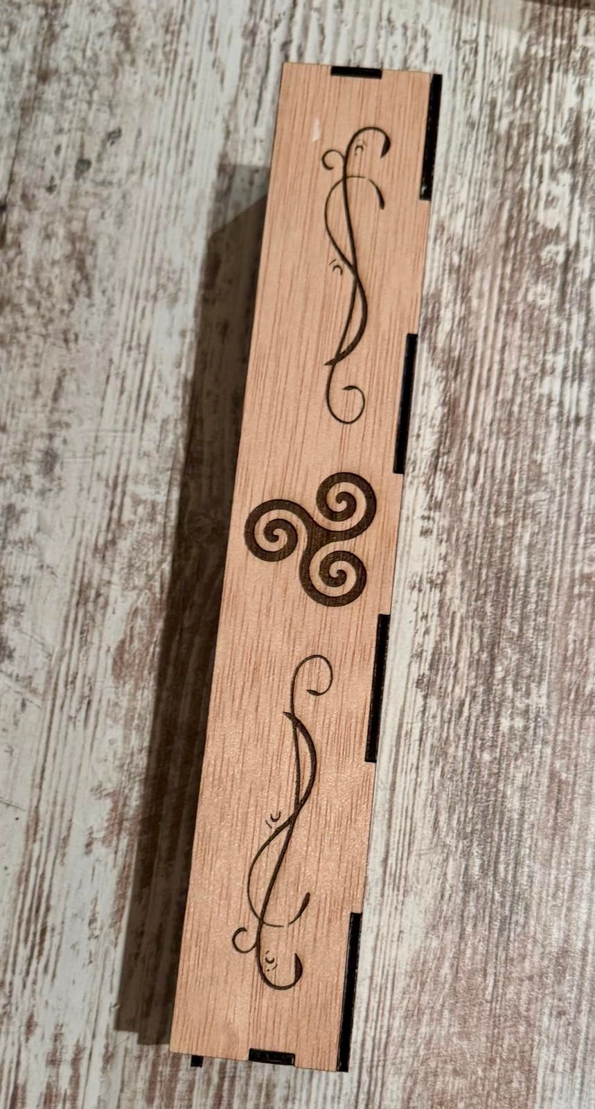 Caja para varitas de incienso árbol trisquel