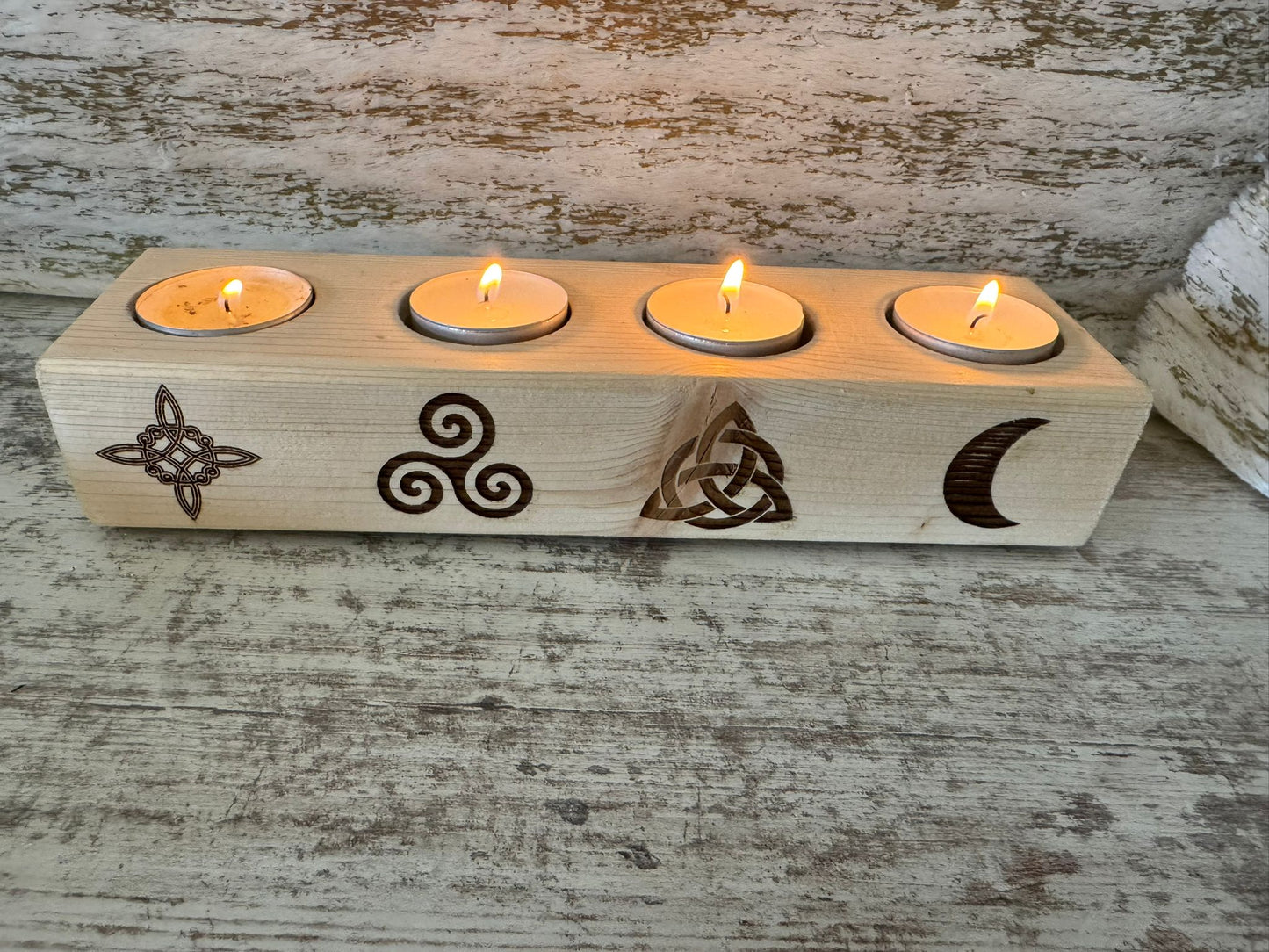 Portavelas ritual de madera – Energía y simbología sagrada