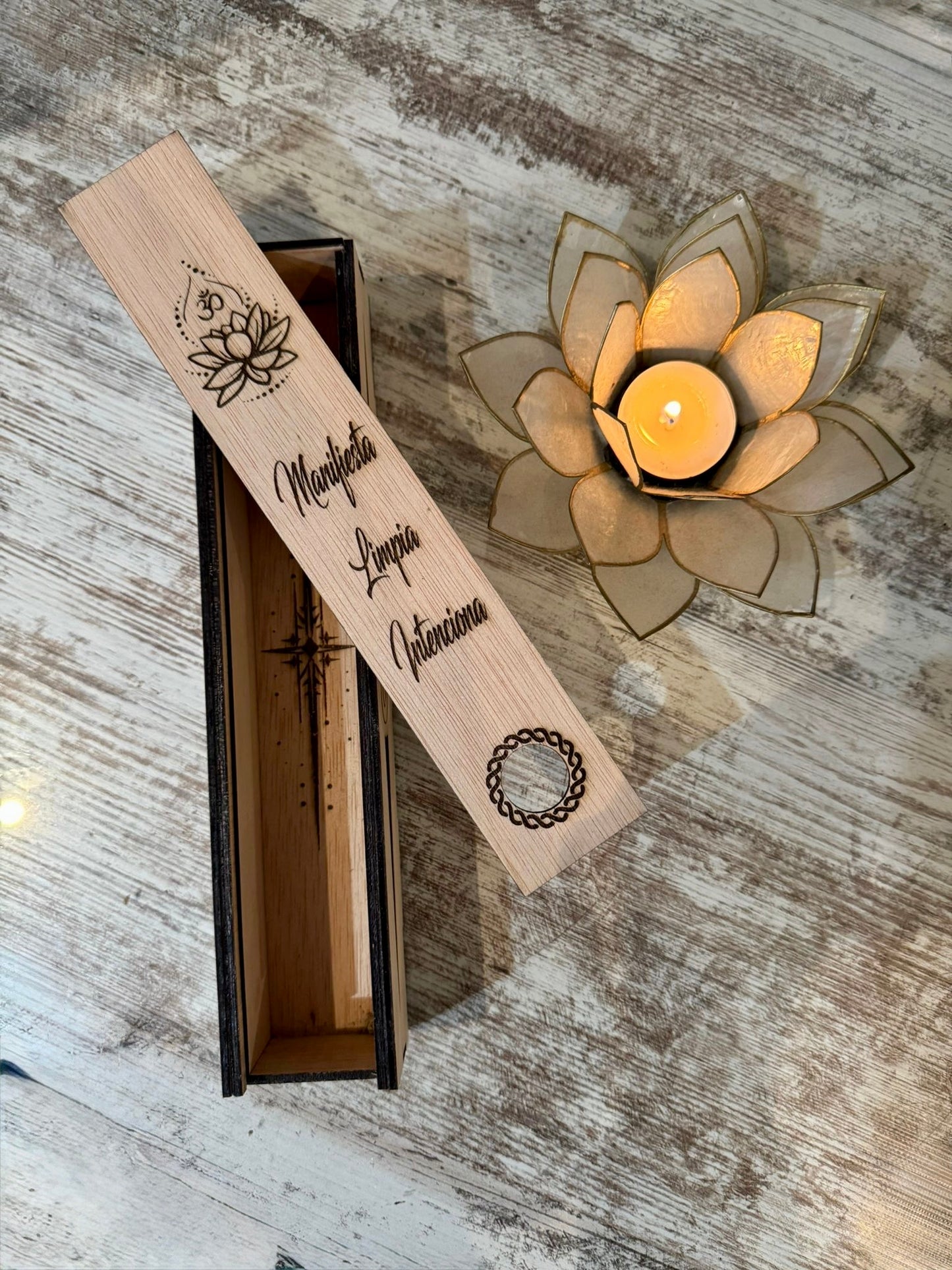 Caja para varitas de incienso flor loto cenefa