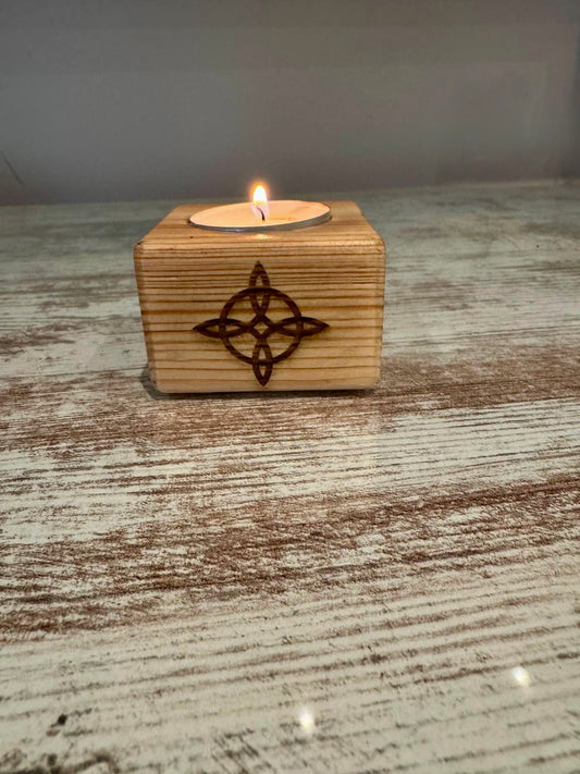 Portavelas Nudo de Bruja en madera natural