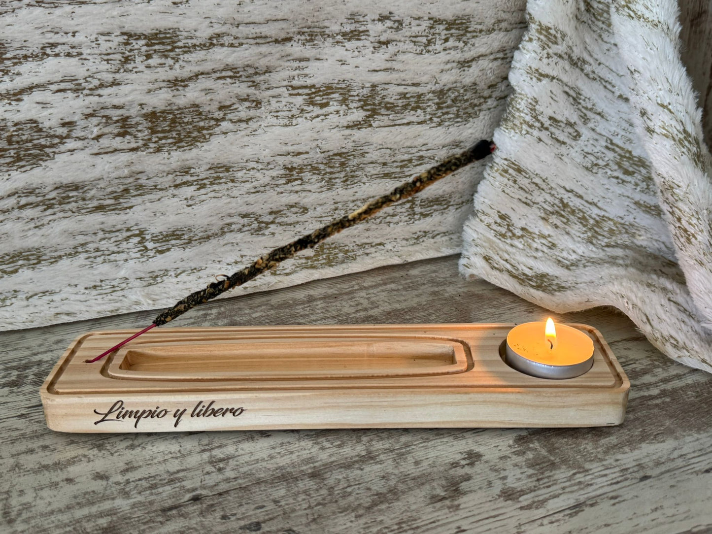 Porta incienso ritual con vela – Madera artesanal
