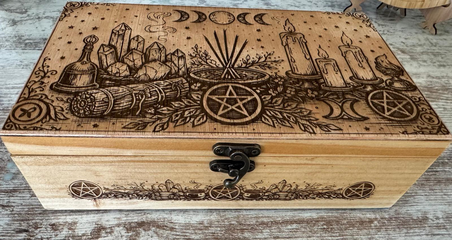 Altar portátil de madera grabado – Ritual, protección y conexión